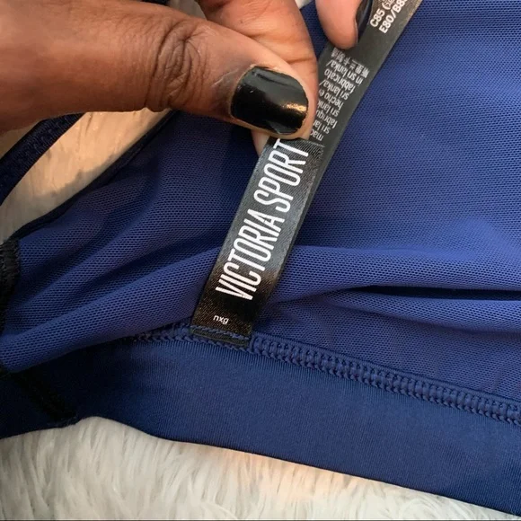 ❌SOLD❌Victoria’s Secret Sport Navy and Black Mesh Sports Bra Size Large - Picture 10 of 11